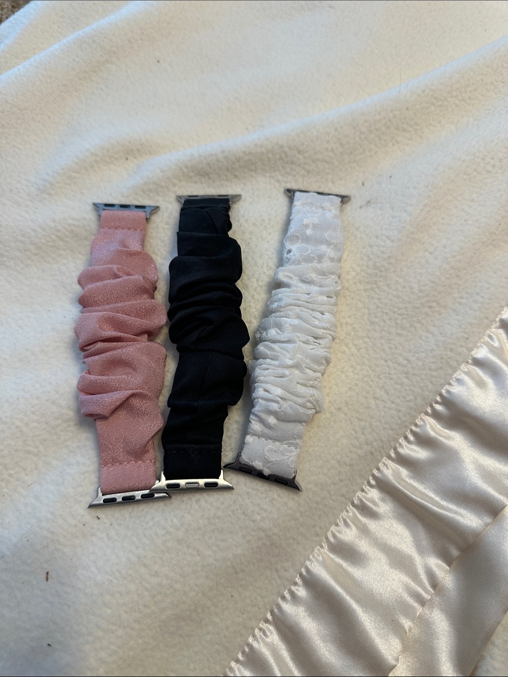 Scrunchie-Style Apple Watch Bands - Pink, Black & White (3-Pack)